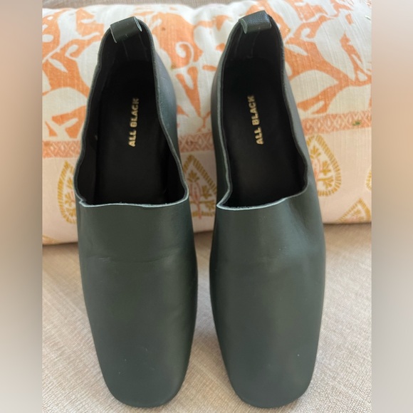 NEW ALL BLACK Hunter Green Curve Slip-On Loafers. Women's Size: EU 37; U.S. 6.5. - Picture 1 of 10